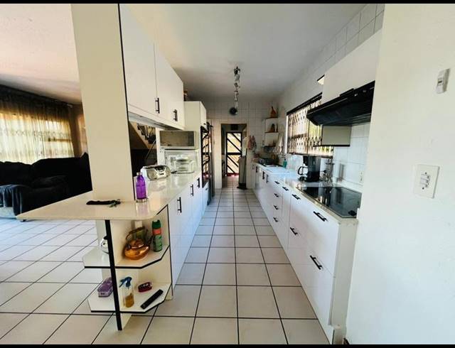 4 BEDROOM HOUSE FOR SALE IN BASSONIA